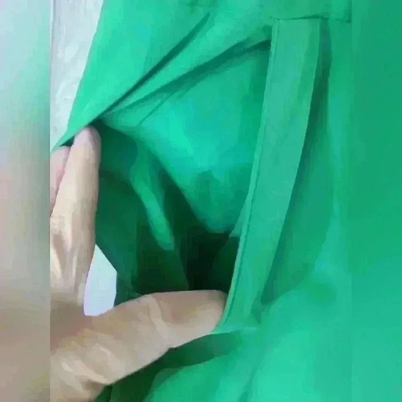 Chicos green cropped pants size 3.5 = LG - Picture 3 of 8